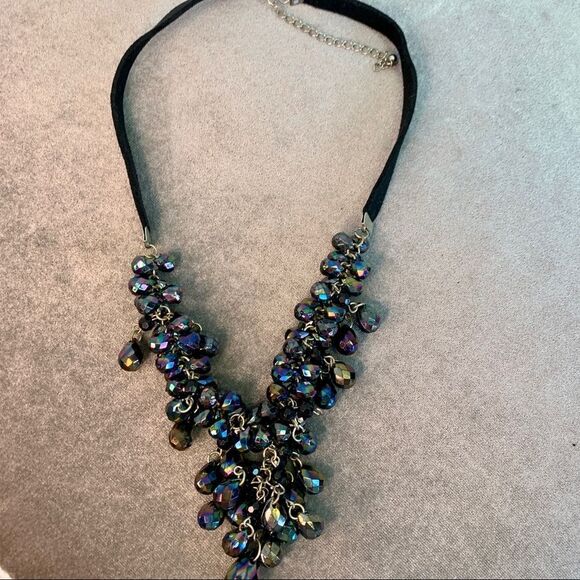Oil spill Black purple blue Beautiful clustered beaded statement necklace - Picture 5 of 10